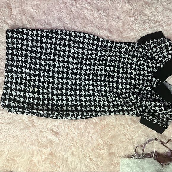 15 dresses (read) - Picture 15 of 16